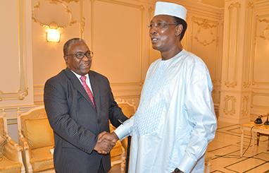 Séance de travail au palais présidentiel entre le Président de la République du Tchad et le Vice-Président soudanais Hassabo Mohamed Abdelrhaman en visite de travail au Tchad.