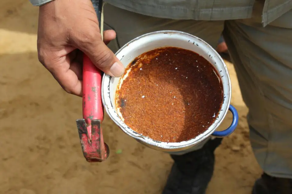 Du piment en poudre utilisé pour aveugler les victimes de braquages de motos, et un marteau servant à frapper. Alwihda Info