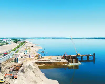 Photo taken on June 21 shows the construction site of a highway bridge connecting China and Russia over the Heilongjiang River. As the first cross-border road bridge linking the two countries, it is scheduled to open to traffic in October, 2019. (Photo by Wang Jianwei from Xinhua News Agency)