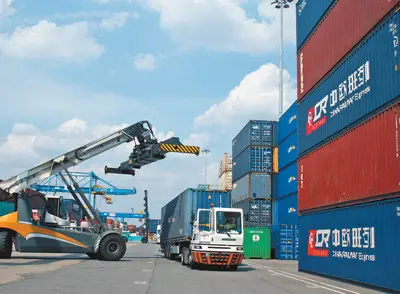 Pic: Workers load and unload containers at the Duisburg Port, Duisburg. (Photo by Guan Kejiang from People’s Daily)