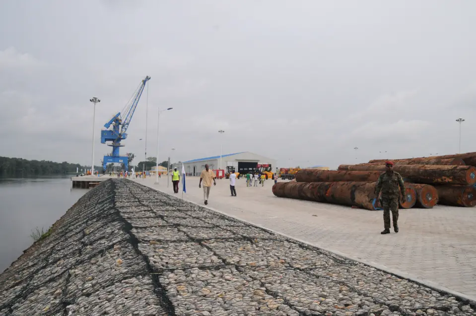 Vue partielle du nouveau port d'Oyo