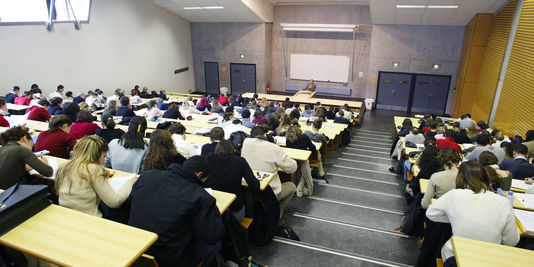 Etudiants algériens : statut défavorisé en France