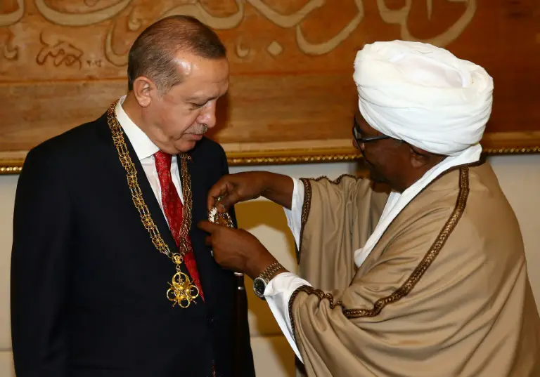 Visite d'Erdogan au Soudan : des accords commerciaux et militaires signés