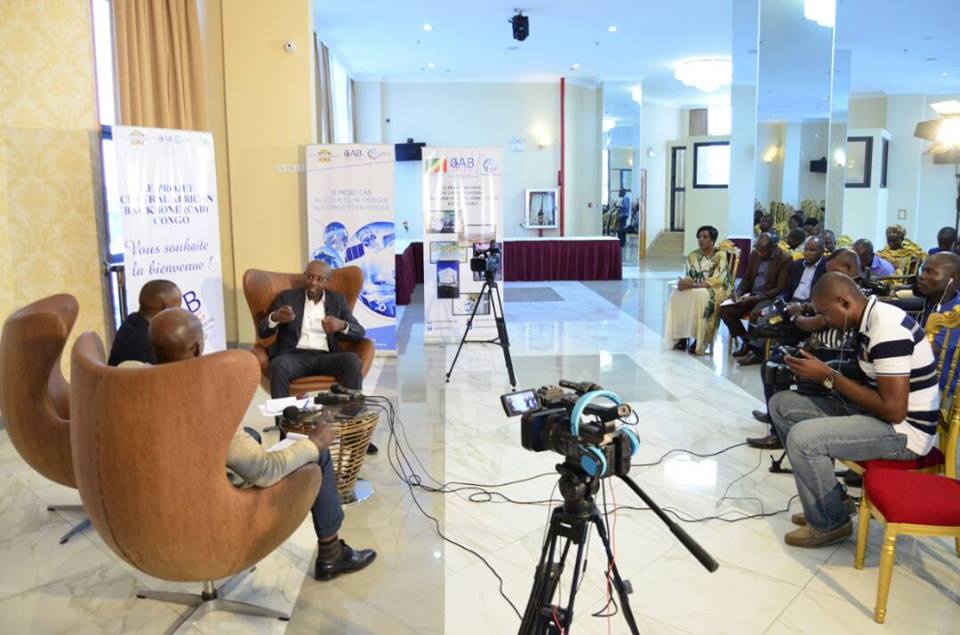 Le coordonnateur Didier Miehakanda échangeant avec la presse. Le coordonnateur Didier Miehakanda échangeant avec la presse.