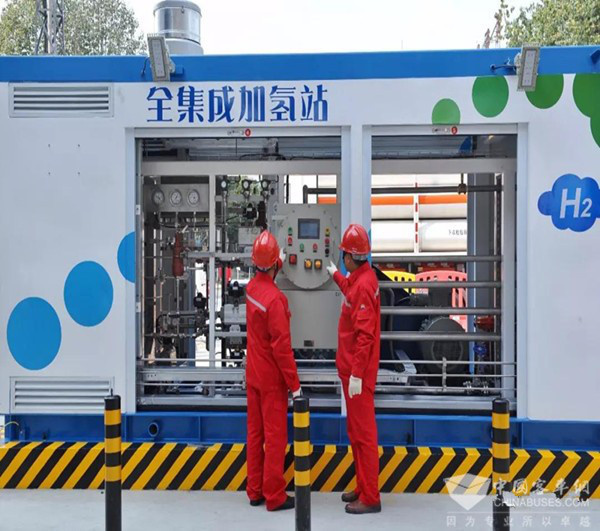 The first hydrogen station in Sichuan province, and also the first one in southwest China, is put into use. (Photo from chinabuses.com)