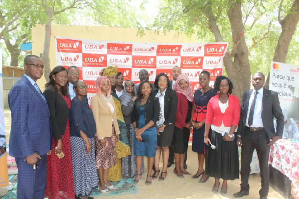 Le cercle des femmes battantes de la banque UBA a organisé, ce mercredi 7 mars 2018, au centre national de traitement des fistules, une cérémonie de remise de don aux femmes victimes des fistules obstétricales. Alwihda Info