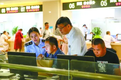 Staff of a service center in Fuyang, east China's Anhui province is helping residents with procedures, September 13, 2017. The city commits to better serving citizens by simplifying procedures, delegating power, innovating administrative management, transforming functions of government, and further stimulating market vitality. (Photo by Fan Bowen from People’s Daily)