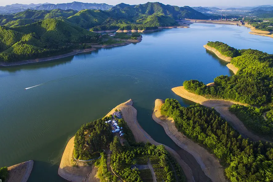 Anji, eastern China’s Zhejiang province has become China’s first ecological county on national level after removing 79 mines since 2006. It is a shooting spot for movie Crouching Tiger, Hidden Dragon. (Photo by CFP)