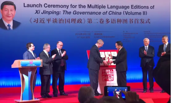 Mr Jiang Jianguo and Prince Andrew unveiled the book together(People's Daily app/ Qiang Wei)