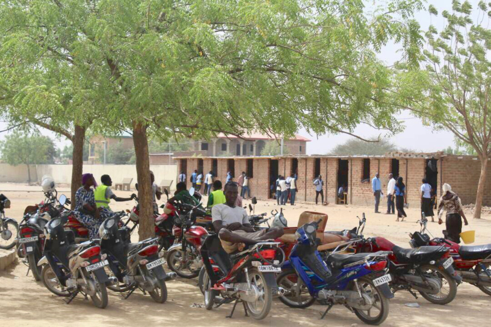 Tchad : L’ASEAT offre un don de 100 livres aux élèves du Lycée de Gassi Tchad : L’ASEAT offre un don de 100 livres aux élèves du Lycée de Gassi