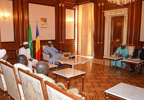 Tchad : "notre religion interdit de jurer sur la Bible", explique monseigneur Alphonse au président