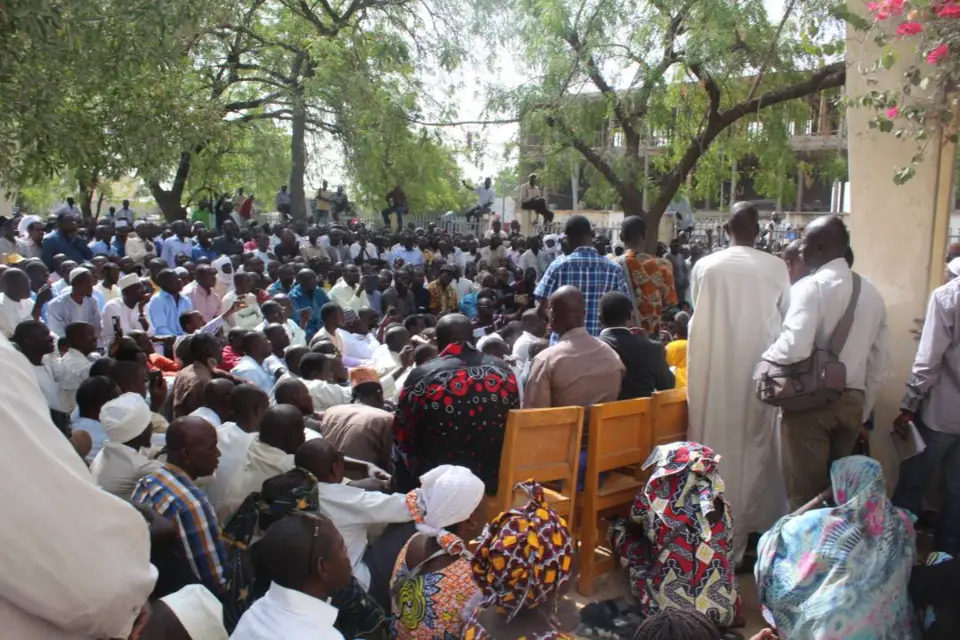Des travailleurs réunis au cours d'une assemblée générale à la bourse du travail de N'Djamena. Alwihda Info