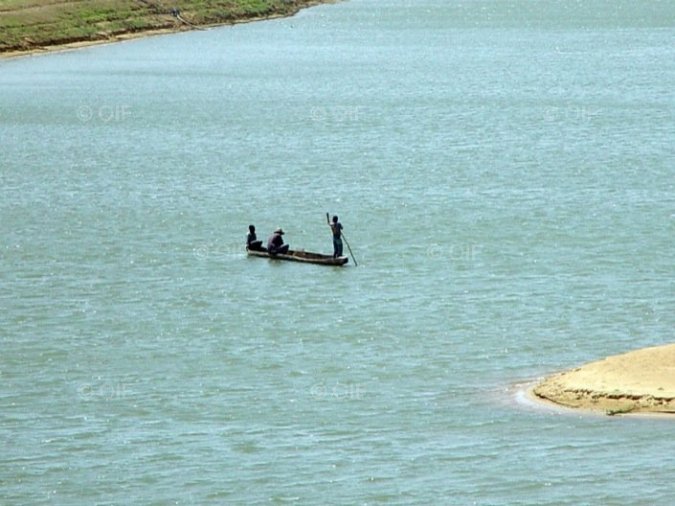 Fleuve Chari, Tchad, 2003. Crédits photo : Claude Hamel/OIF/IEPF Fleuve Chari, Tchad, 2003. Crédits photo : Claude Hamel/OIF/IEPF