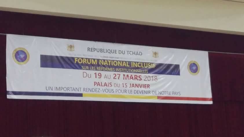 Une banderole annonçant le forum national inclusif au Palais du 15 janvier à N'Djamena.