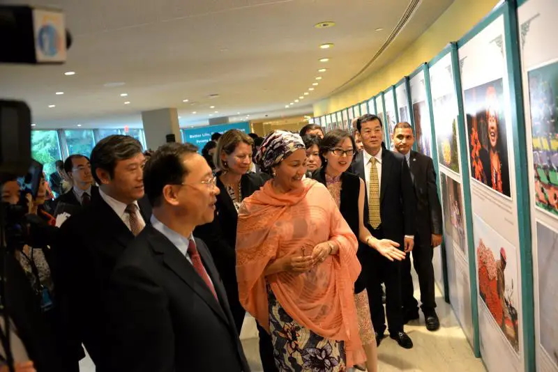 UN Deputy Secretary-General Amina Muhammad attended the exhibition on China's poverty alleviation efforts on June 30, 2018. (Photos:Yin Miao/ People's Daily)