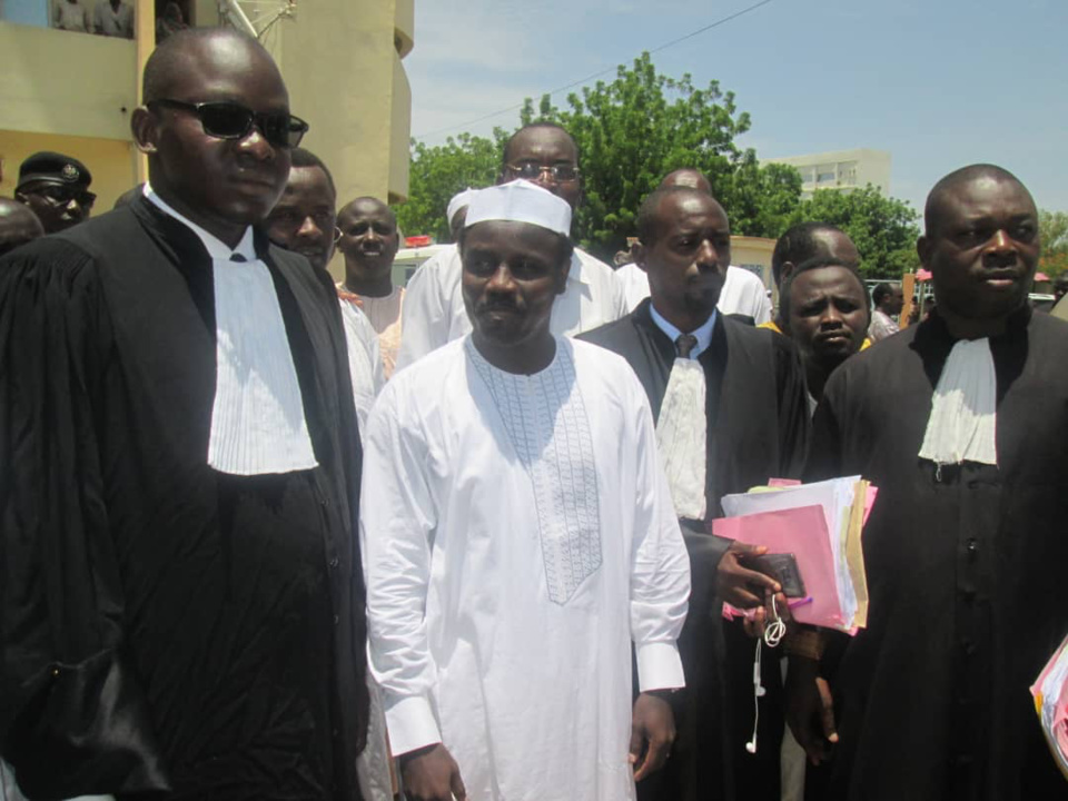 L’ex-gourveneur Adam Nouki Charfadine entouré de ses avocats ce vendredi 20 juillet 2018. AlWihda Info L’ex-gourveneur Adam Nouki Charfadine entouré de ses avocats ce vendredi 20 juillet 2018. AlWihda Info