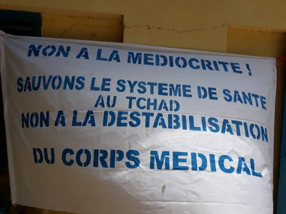 Une banderole lors de l'assemblée générale du Syndicat des médecins du Tchad, jeudi 26 juillet 2018. Alwihda Info