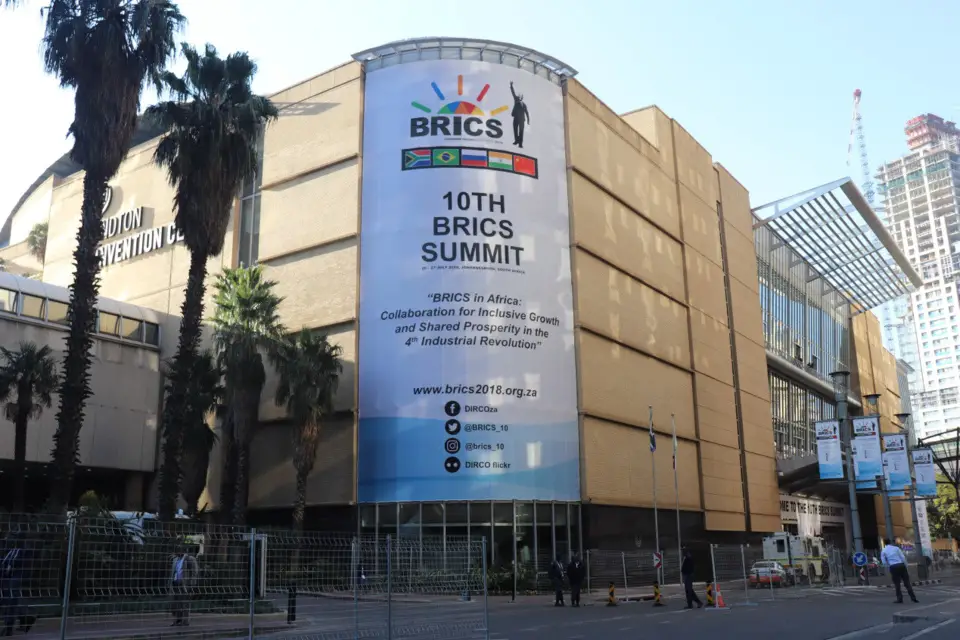 A giant poster of the 10th BRICS Summit hangs on the outer wall of the Sandton Convention Centre. The summit was held in Johannesburg, South Africa from July 25 to 27. (Photo by Liu Lingling from People’s Daily)