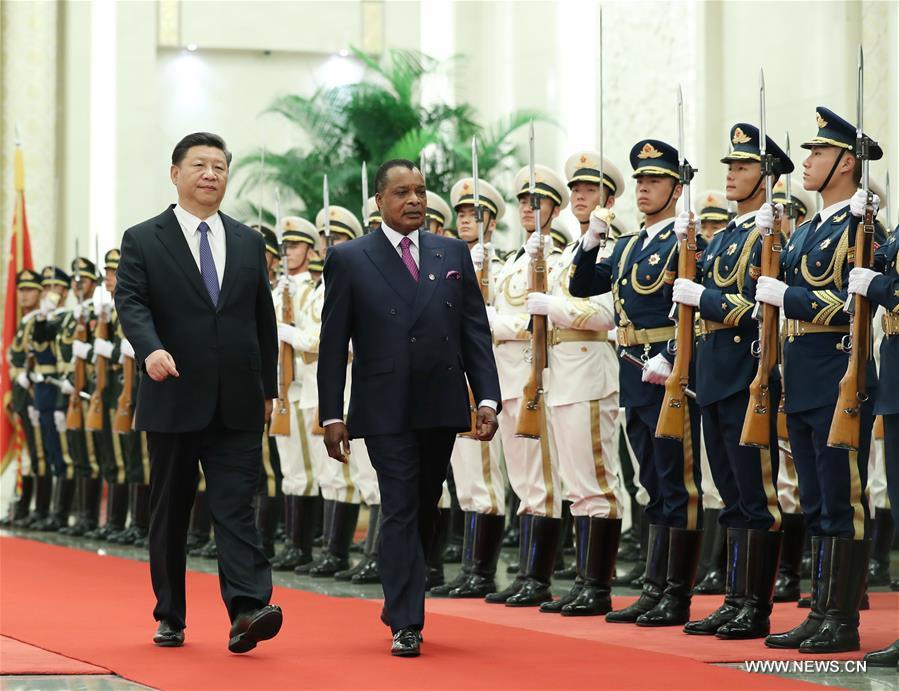 Xi Jinping et Denis Sassou N'guesso passant en revue les troupes chinoises Xi Jinping et Denis Sassou N'guesso passant en revue les troupes chinoises