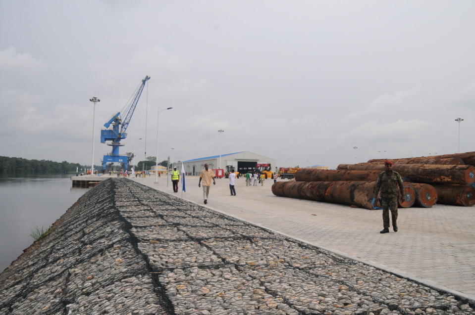 Le stockage du bois au port d'Oyo (photo d'archives).