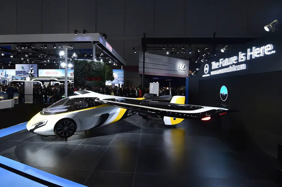 Visitors wow at a flying car produced by AeroMobil from Slovakia at the exhibition area of automobiles during the CIIE. Photo by Weng Qiyu from People’s Daily Online