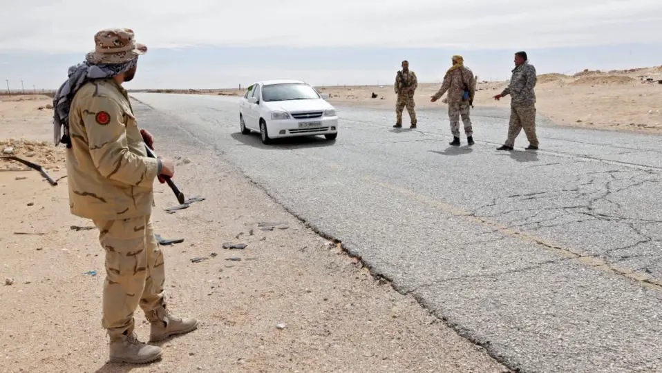 Point de contrôle routier à l'ouest de Syrte, en Libye, le 23 févirer 2016.  © REUTERS/Ismail Zitouny