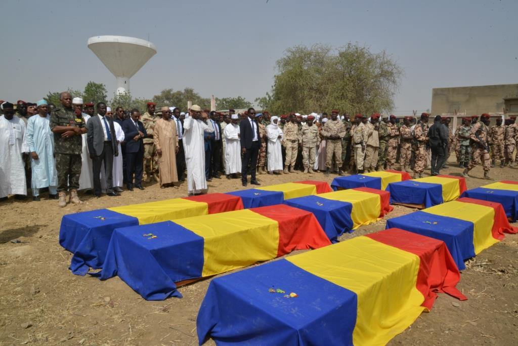 Une cérémonie funèbre des militaires tchadiens tombés au Mali dans la sobriété. Une cérémonie funèbre des militaires tchadiens tombés au Mali dans la sobriété.
