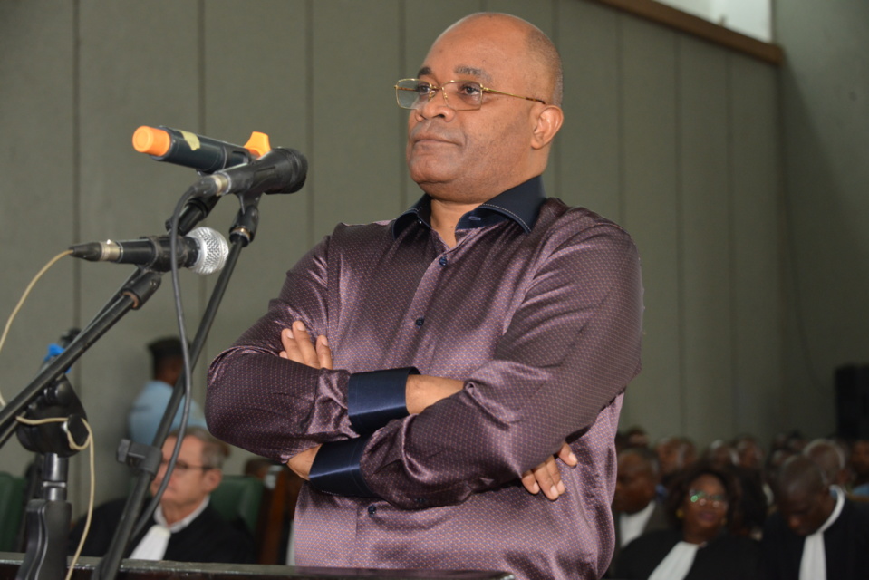 L'accusé Okombi Salissa devant la barre.