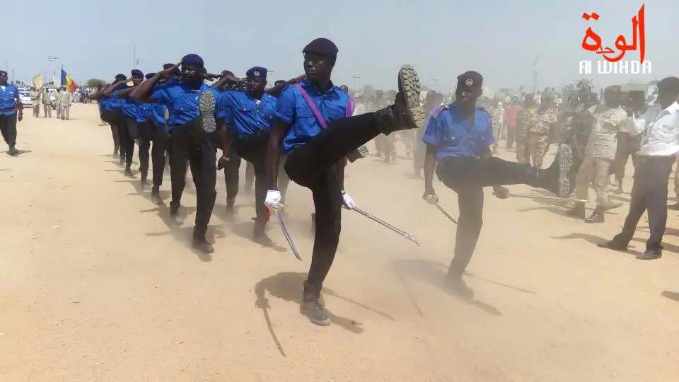 Des policiers lors d'un défilé au Tchad. © Alwihda Info