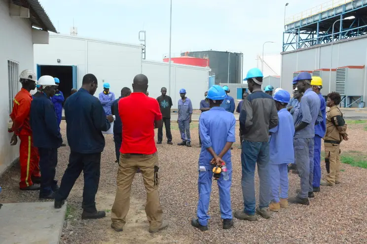 Des agents de la Société nationale d'électricité au Tchad. © SNE