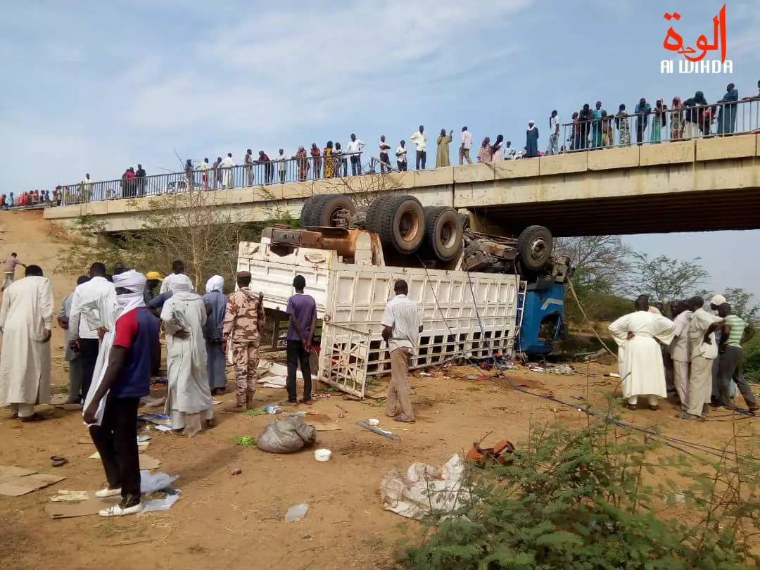 Accident de circulation sur le pont d'Hélibongo, à 17 km de Sarh, au Tchad. © Alwihda Info
