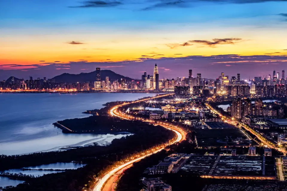 Above picture: night scene of Shen Zhen and Greater Bay Area. ——CFP