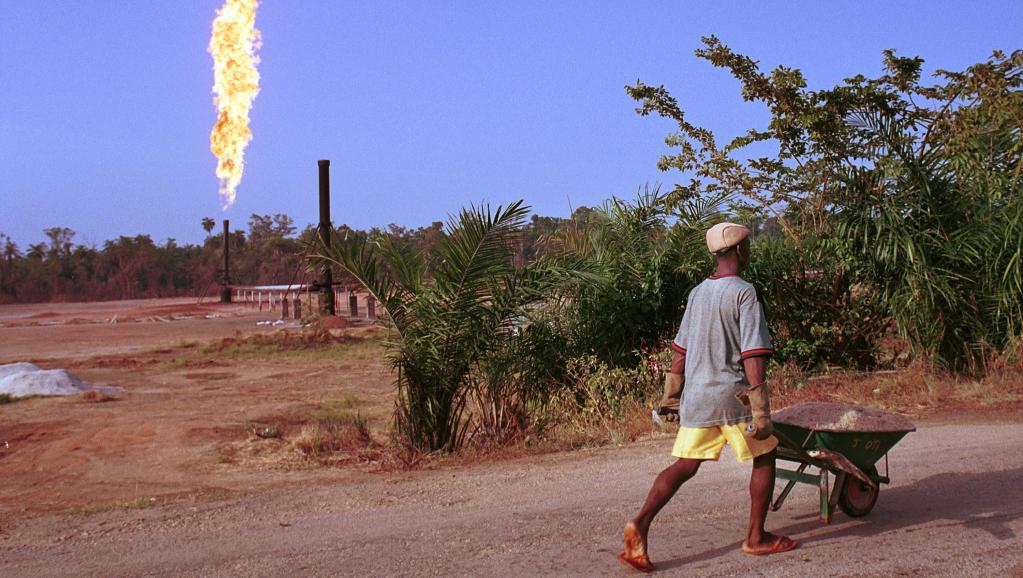 Près d'un champ de pétrole au Nigeria. Chris Hondros/Getty Images