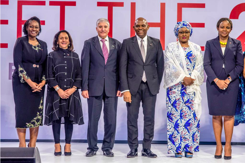 G-D: Ifeyinwa Ugochukwu, Nouvelle DG de la Fondation Tony Elumelu; Parminder Vir, DG sortante de la Fondation Tony Elumelu; Son Excellence Shimon Ben-Shoshan, ambassadeur d’Israël au Nigéria; Tony Elumelu, Promoteur de la Fondation Tony Elumelu; Son Excellence Mme Aisha Buhari, Première Dame du Nigéria; Dr. Awele Elumelu, Membre du Conseil d’administration de la Fondation Tony Elumelu; lors de l’annonce de la cinquième promotion du programme d’entreprenariat de la Fondation Tony Elumelu, qui s’est tenue à l’hôtel Transcorp Hilton à Abuja au cours du week-end.