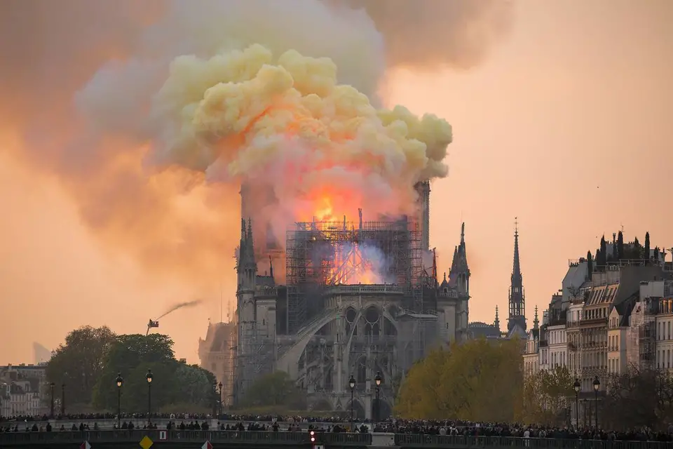 Notre Dame de Paris en feu (photo Fondation-patrimoine.org)
