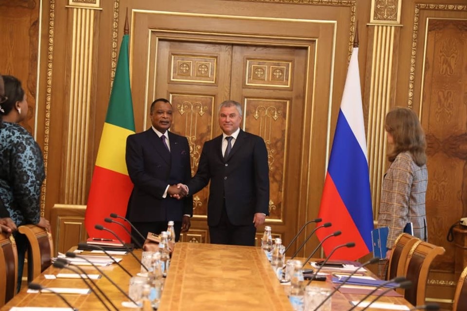 Poignée de main Denis Sassou N'Guesso et Viatcheslav Volodine. Poignée de main Denis Sassou N'Guesso et Viatcheslav Volodine.