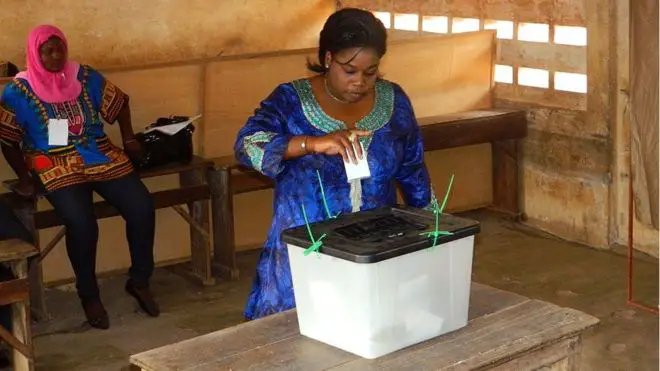 Un bureau de vote à Lomé, la capitale togolaise, lors de l'élection présidentielle du 25 avril 2015. © BBC