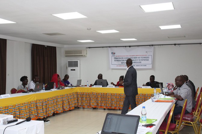 Côte d’Ivoire / Lutte contre la migration irrégulière : Des journalistes-radio formés aux techniques de production et de reportage sur le fléau Côte d’Ivoire / Lutte contre la migration irrégulière : Des journalistes-radio formés aux techniques de production et de reportage sur le fléau
