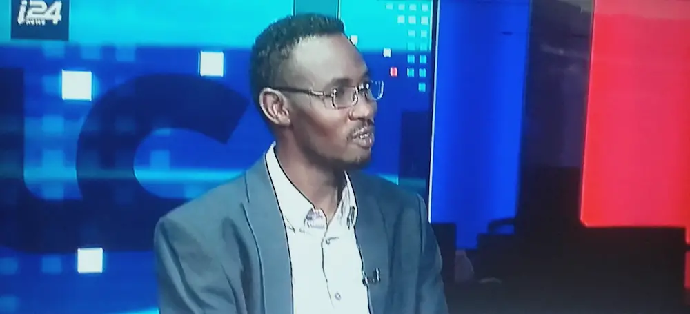 Le journaliste soudanais Abdelkerim Souleyman sur la chaine i24 News. © Capture d'écran