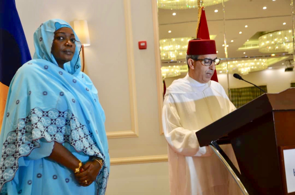 La secrétaire d'Etat aux Affaires étrangères, Achta Saleh Damane et l’ambassadeur du Maroc au Tchad, Abdellatif Erroja. © Alwihda Info La secrétaire d'Etat aux Affaires étrangères, Achta Saleh Damane et l’ambassadeur du Maroc au Tchad, Abdellatif Erroja. © Alwihda Info