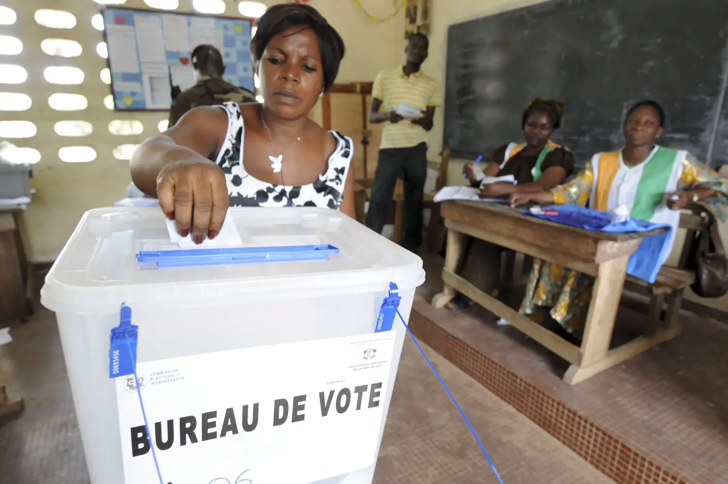 Un bureau de vote en Côte d'Ivoire. illustration. © DR