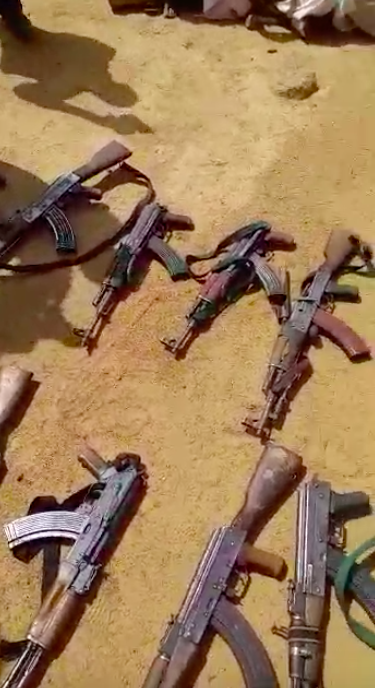 Tchad : de nombreuses kalachnikovs saisies dans des villages à l'Est. © Capture d'écran Alwihda Info Tchad : de nombreuses kalachnikovs saisies dans des villages à l'Est. © Capture d'écran Alwihda Info