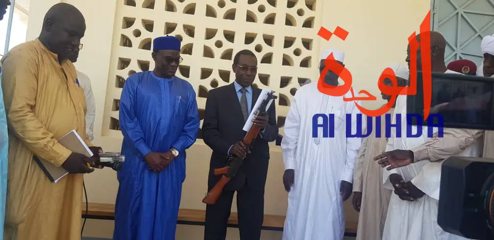 Tchad : des armes de guerre saisies et présentées au ministre de la Justice. © Alwihda Info