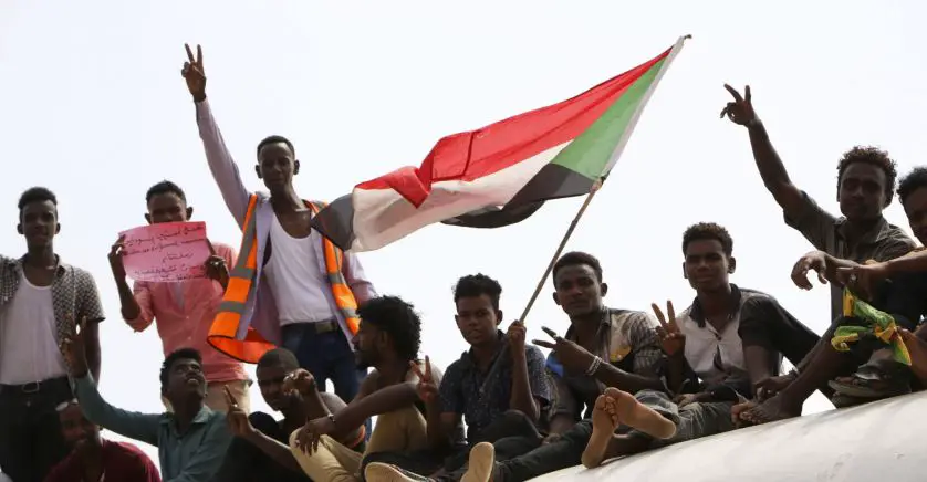 Des manifestants pro-démocratie, le 17 août, à Khartoum.	© Mahmoud Hjaj/AP/SIPA