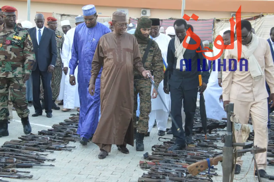 Tchad : plus de 2000 armes de guerre présentées au chef de l'Etat. © Alwihda Info
