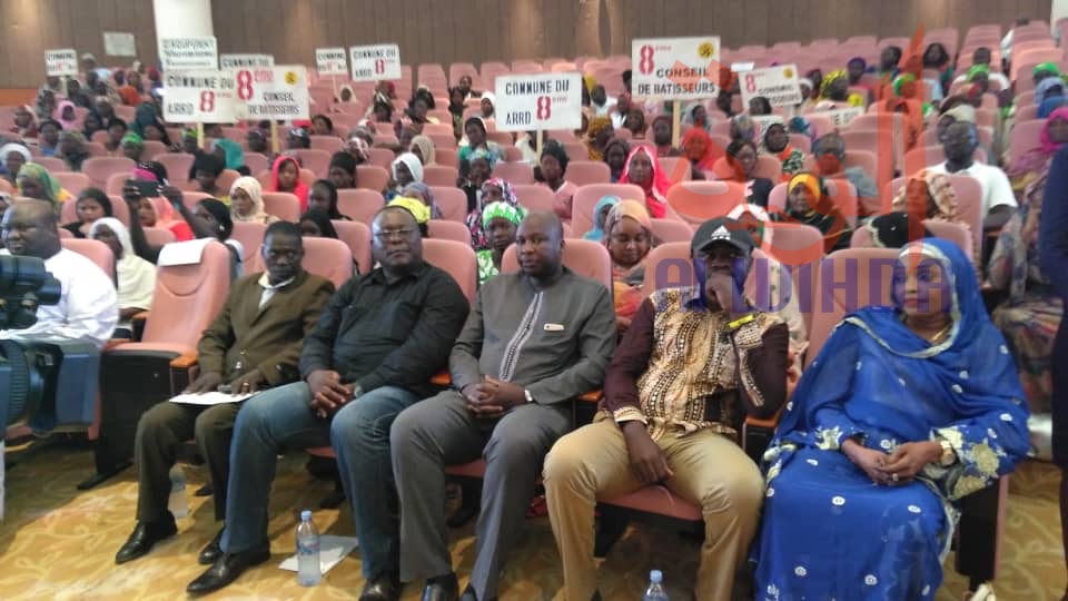 Tchad : le secteur informel féminin à l'honneur de la foire agro-pastorale. © Alwihda Info Tchad : le secteur informel féminin à l'honneur de la foire agro-pastorale. © Alwihda Info