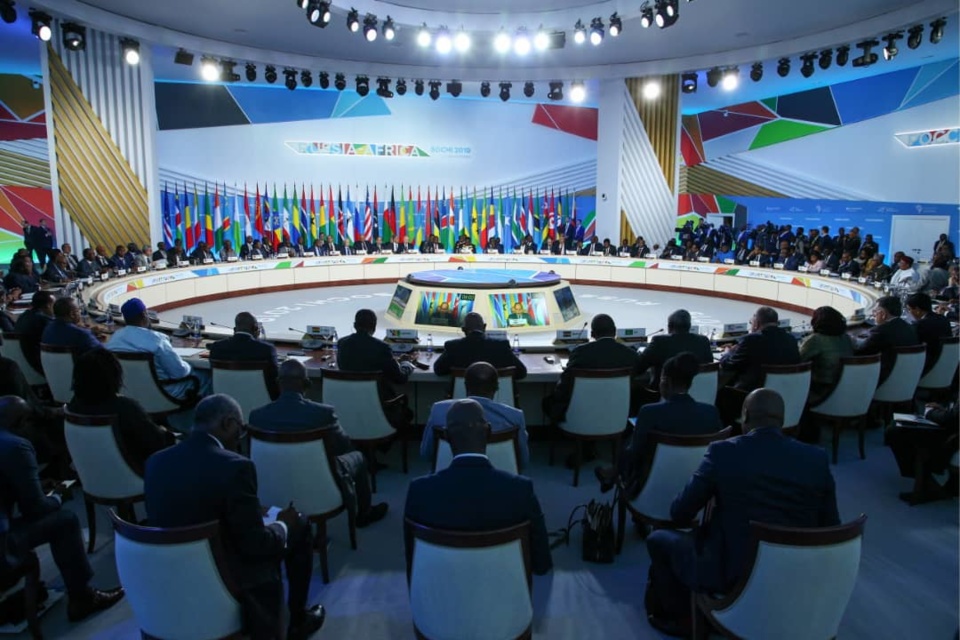 Une vue sur la séance plénière du sommet de Sotchi.