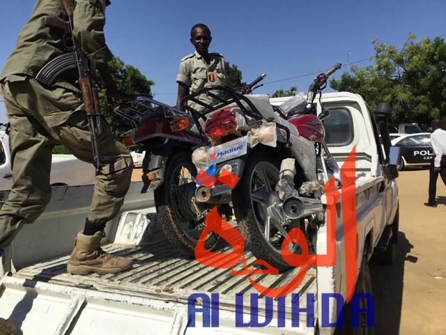 Tchad : 14 présumés malfrats dont 3 hommes en treillis arrêtés. © Alwihda Info Tchad : 14 présumés malfrats dont 3 hommes en treillis arrêtés. © Alwihda Info