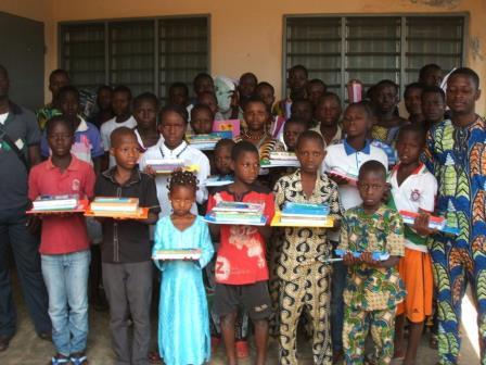 Il s'agit d’alléger les coûts liés aux dépenses de rentrée scolaire des parents. Il s'agit d’alléger les coûts liés aux dépenses de rentrée scolaire des parents.