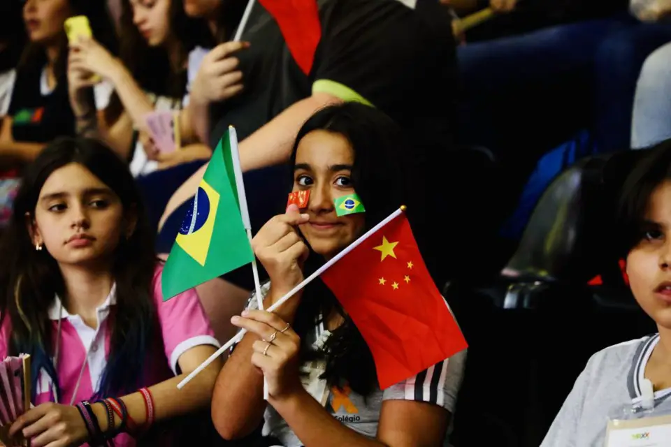 Photo taken on Oct. 28, 2019 shows spectators at a Sino-Brazilian football carnival held in Rio de Janeiro, Brazil. (People's Daily/Zhu Dongjun)